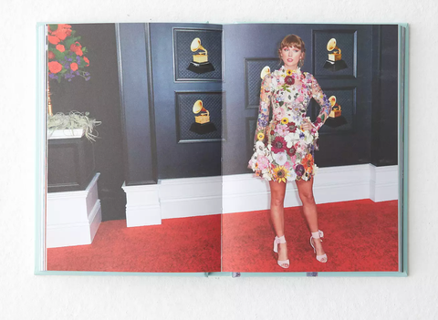 Image of Icons Of Style: Taylor Swift: The Story Of A Fashion Legend By Glenys Johnson